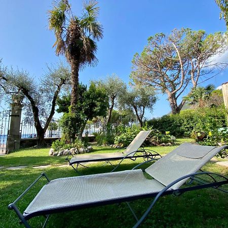 Casa Vacanze Gabbianella Villa Con Giardino Lungolago Maderno ตอสโกลาโน มาแดร์โน ภายนอก รูปภาพ