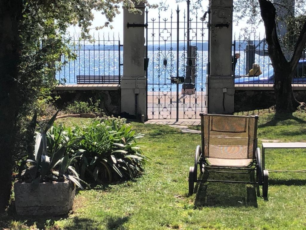 Casa Vacanze Gabbianella Villa Con Giardino Lungolago Maderno ตอสโกลาโน มาแดร์โน ภายนอก รูปภาพ